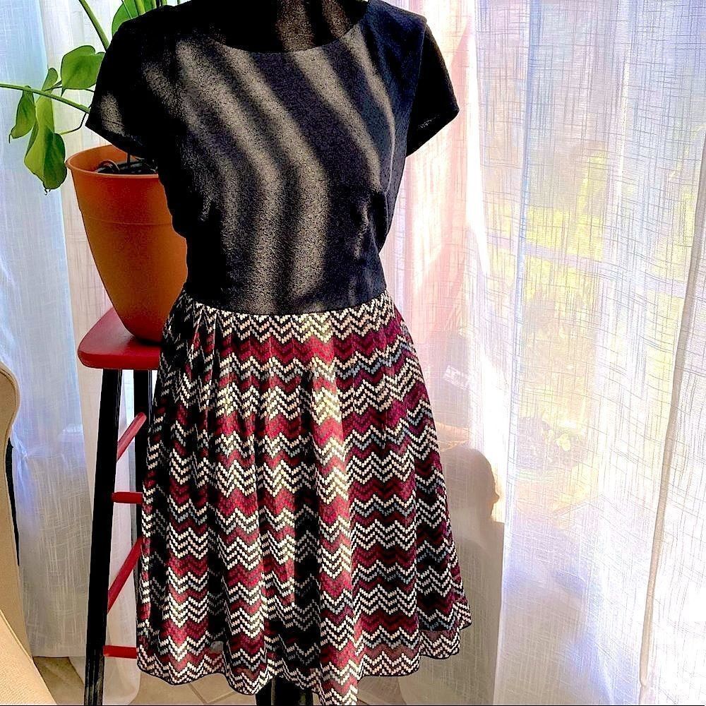 SZ 7 Speechless brand multicolored chevron polka dot dress